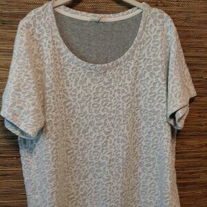 ✨Jane and Delancey 1X Blouse Gray & White High-Low Hem